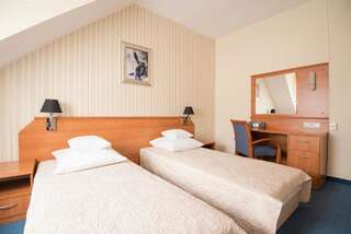 Отель Hotel Daria Тыхы Двухместный номер с 1 кроватью или 2 отдельными кроватями-1